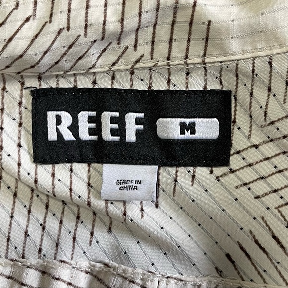 Men’s casual button down with funky design. - Picture 2 of 2